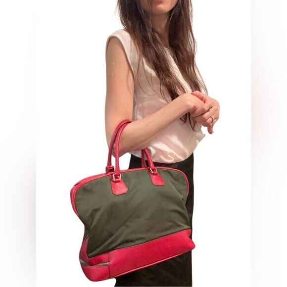 Auth Prada red leather and green nylon hand bag - Picture 16 of 16